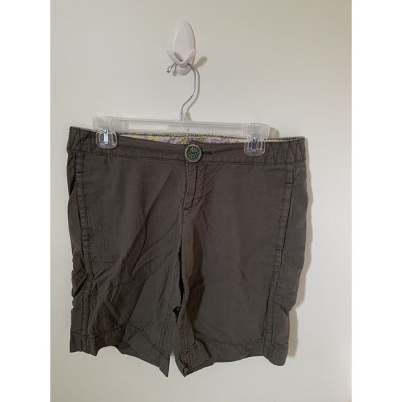 REEF Womens Shorts Size 29/9 Bermuda Cotton Olive Green 11" Inseam - Picture 1 of 5